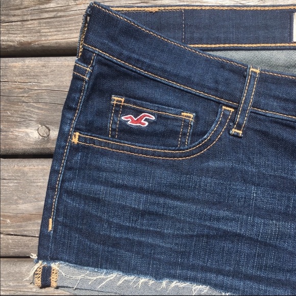 ☀️3/$25 Hollister Raw Hem Low Rise Jean Shorts - Picture 2 of 4
